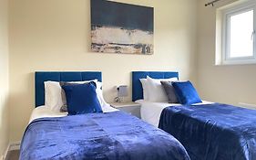 Stunning 3 Bedrooms House With Garden And Free Parking
