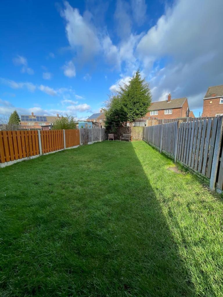 Stunning 3 Bedrooms House With Garden And Free Parking Barnsley Exterior photo